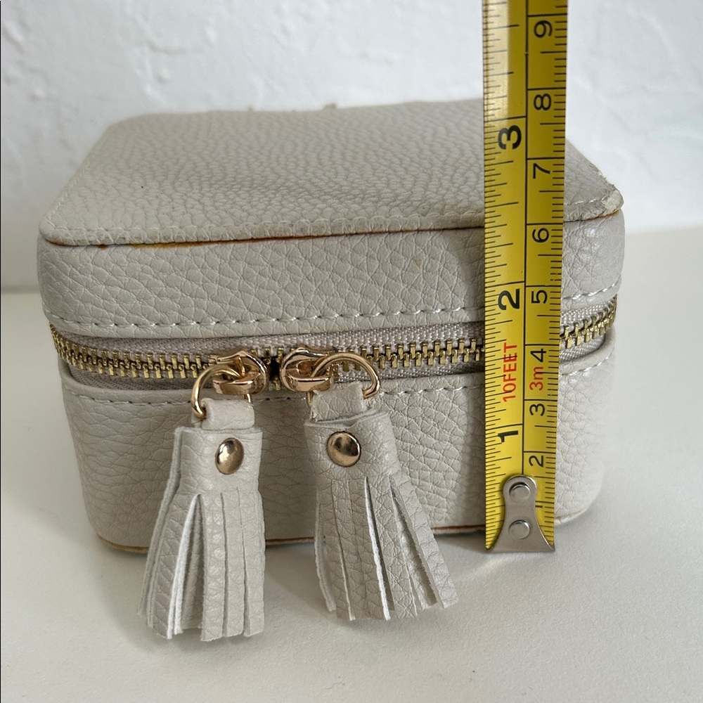 Compact White Leather Travel Jewelry Case with Tassel Zipper - Picture 4 of 8